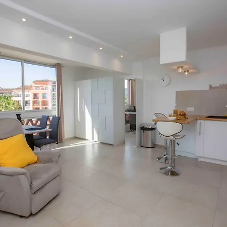 Tropez, With View Apartment